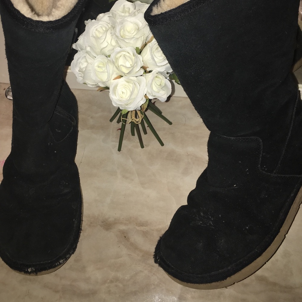UGG Boots - Picture 2 of 5
