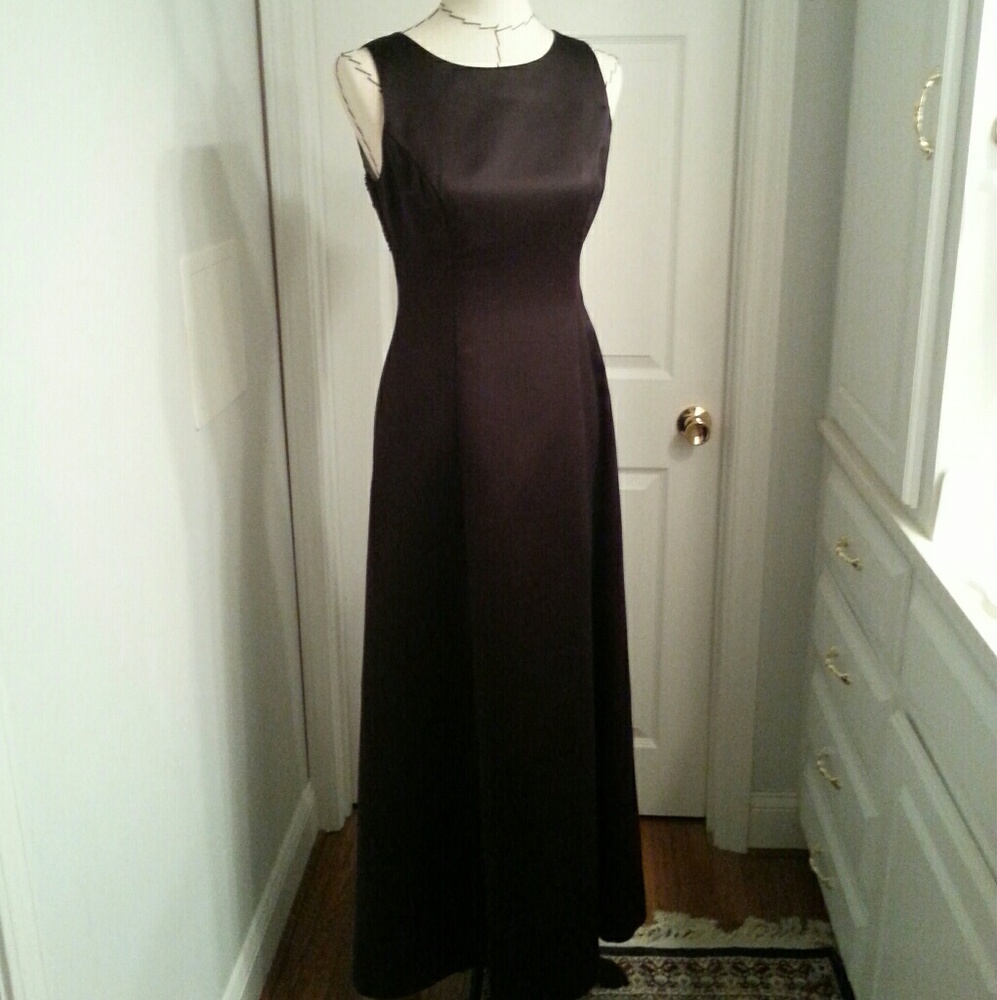Black formal evening gownm