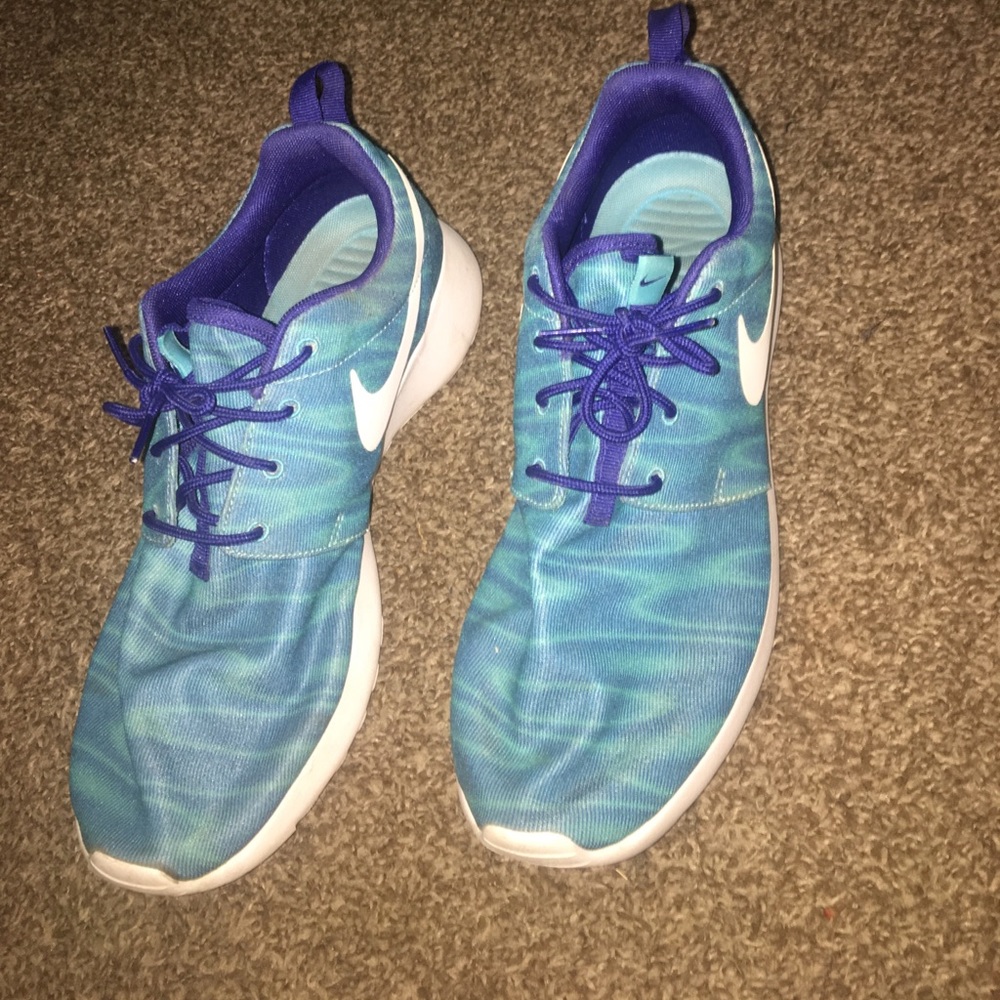 Blue Nike Roshes 💦