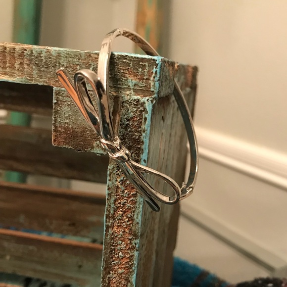 kate spade Jewelry - 🎀PRICE DROP🎀Kate Spade Skinny Mini Bow Bracelet