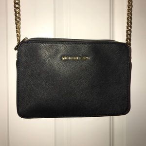 Micheal kors cross body bag