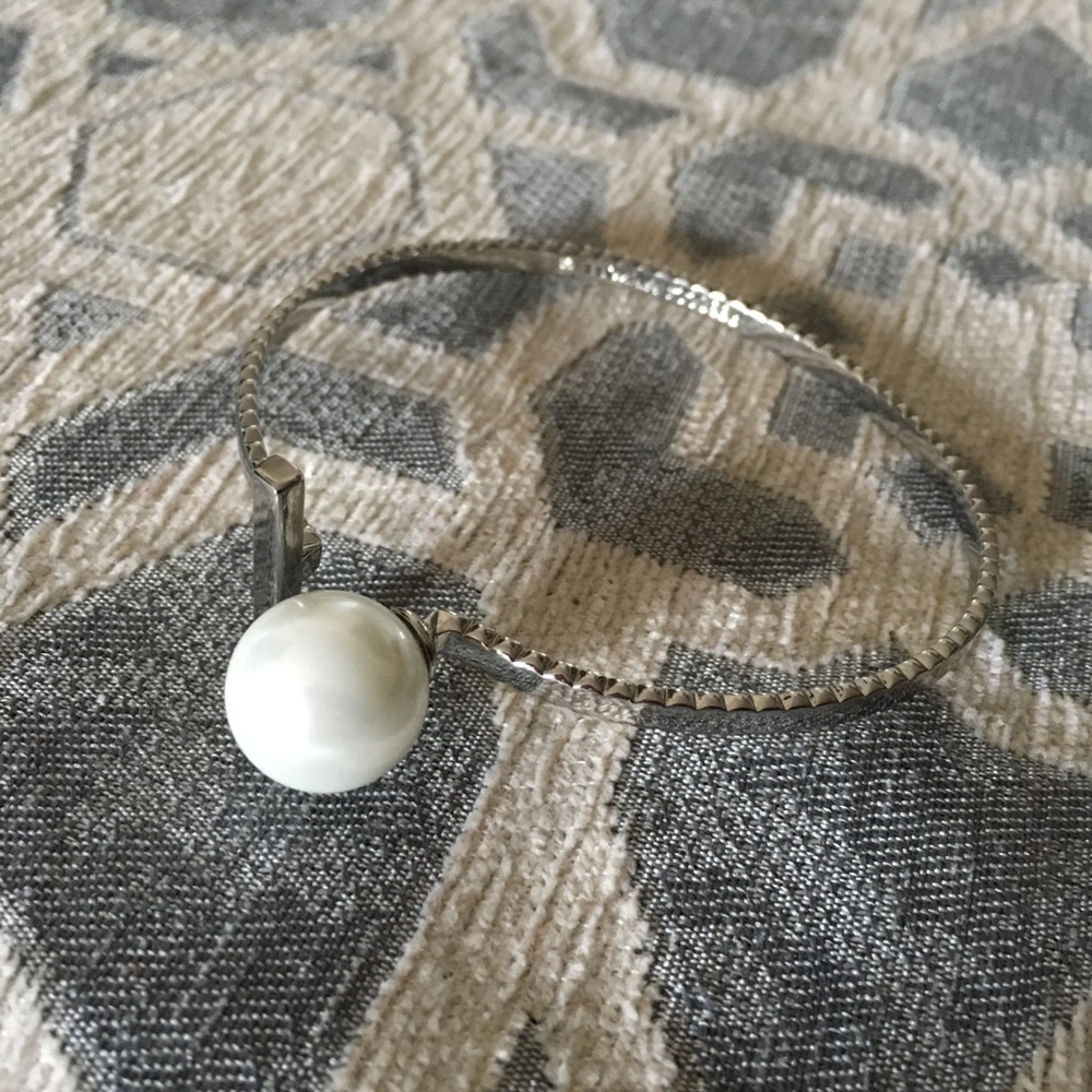 Rebecca Minkoff Silver and Pearl Arm Cuff - Picture 4 of 6