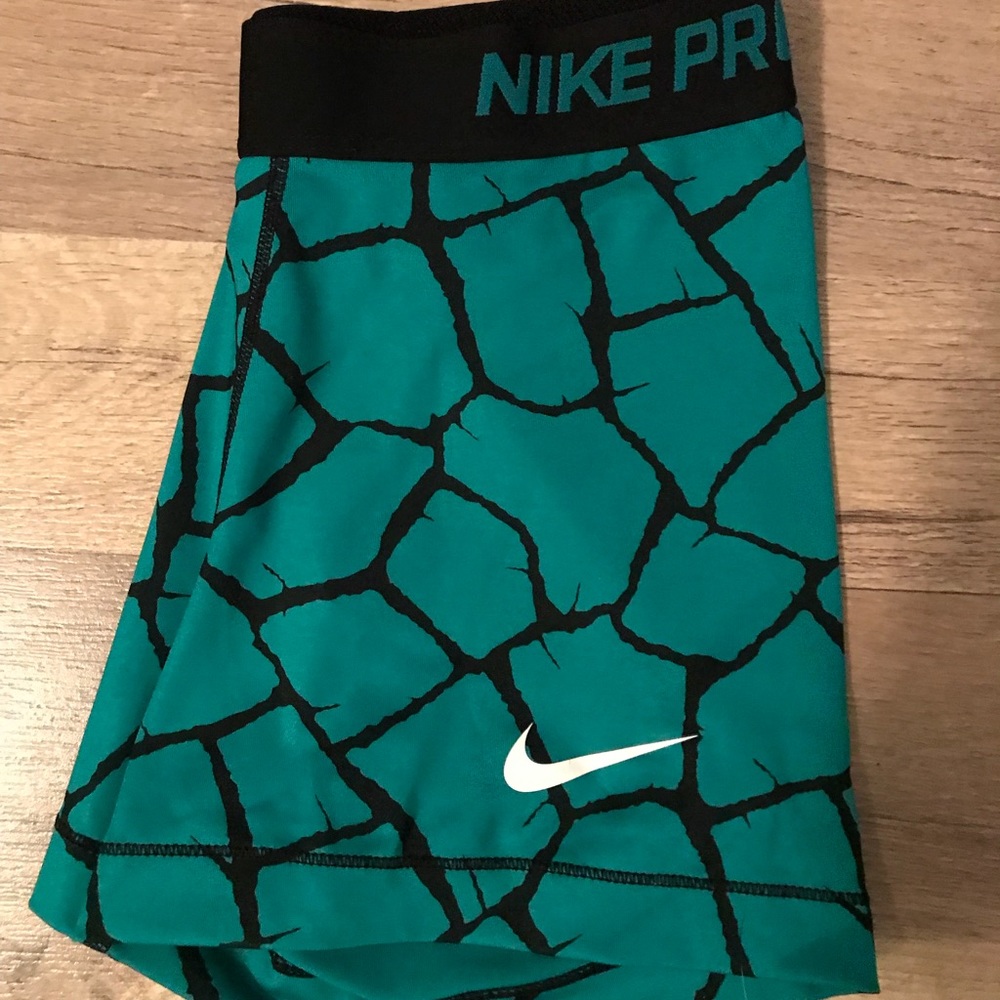 NIKE pro shorts women size small
