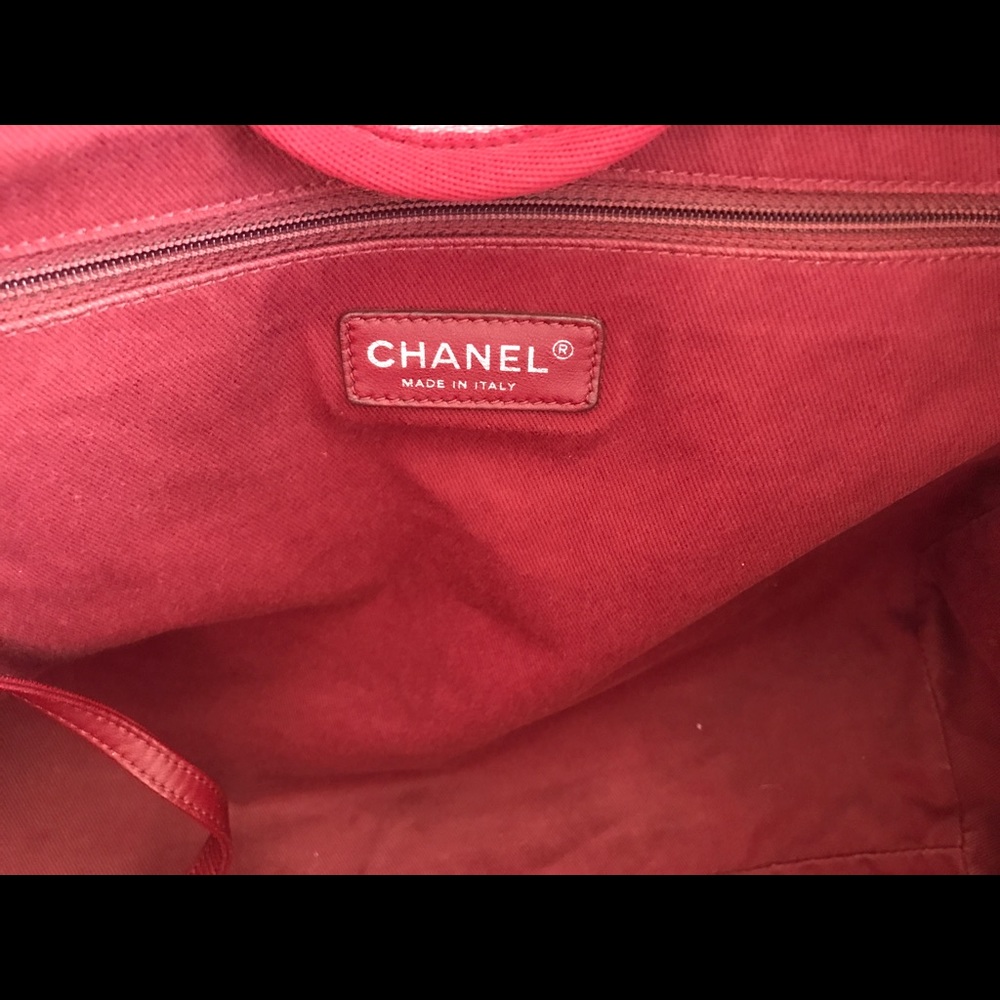 🍁HOST PICK🍁 Chanel Deauville (large) - Picture 7 of 8