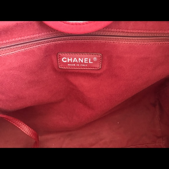 🍁HOST PICK🍁 Chanel Deauville (large) - Picture 7 of 8