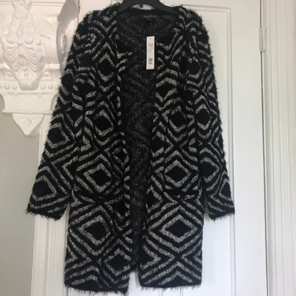 Geometric long cardigan with pockets