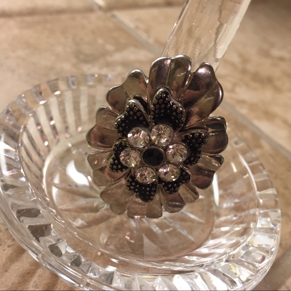 Black & Silver💎🖤Flower Ring