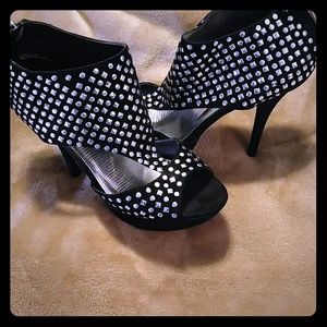 Black Velvet Studded Heels 👠
