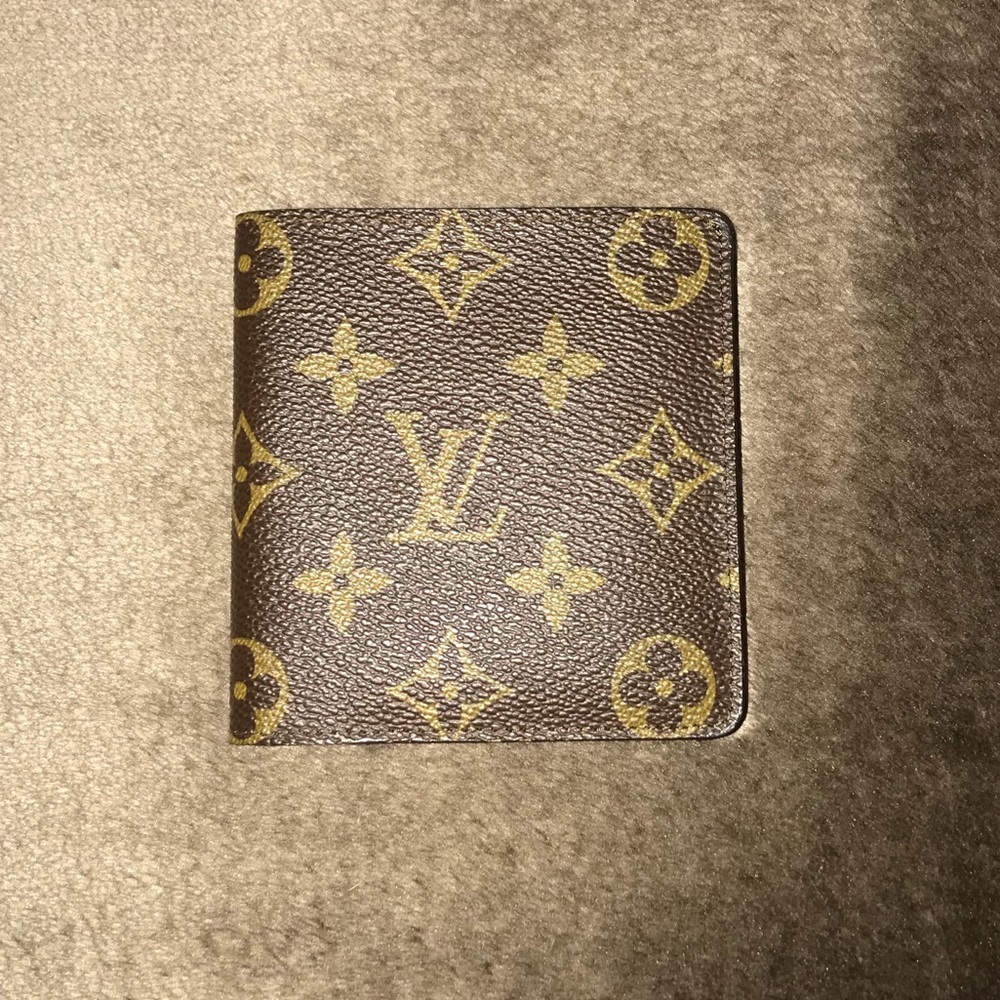 Louis Vuitton wallet. Men.