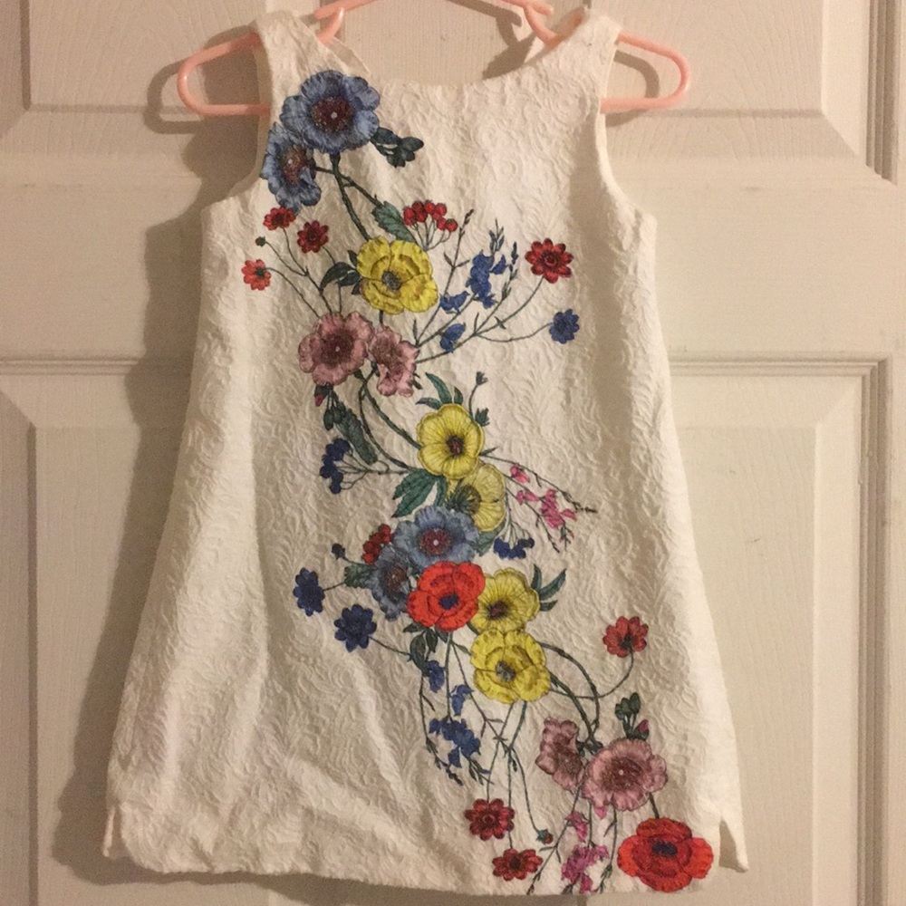 The most BEAUTIFUL dress for your little girl!