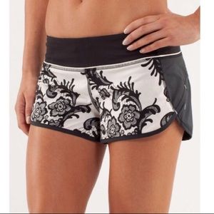 Lululemon laceoflage speed shorts 6