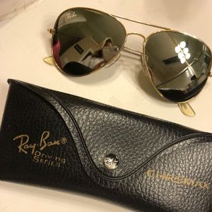 Ray Ban mirrored aviator sunnies🌈