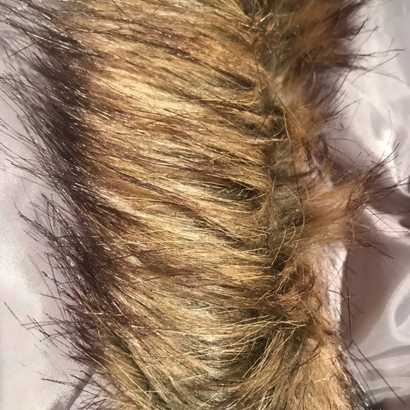 NWOT Vest with fur hood - Picture 3 of 5