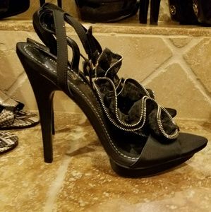 Report Signature stilettos