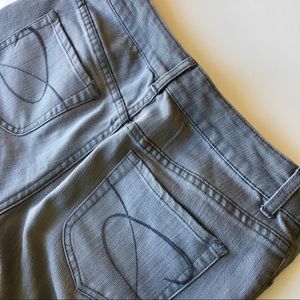 Chico's Platinum Gray Distressed Jeans Sz 1 Short