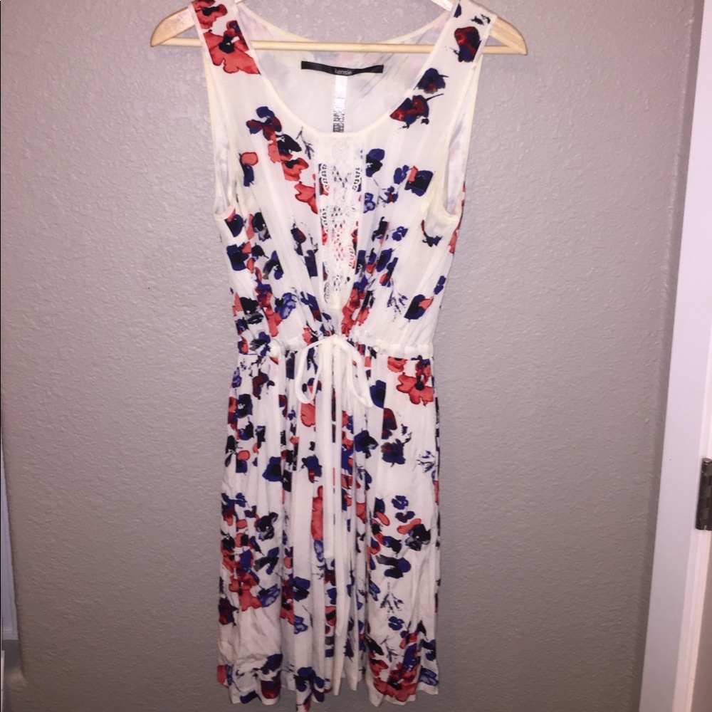 Kensie Sleeveless Floral Dress with lace detail
