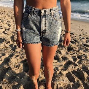 550 Levi's High-Waisted Short