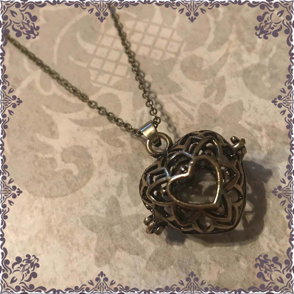 Aromatherapy essential oil diffuser necklace new🆕