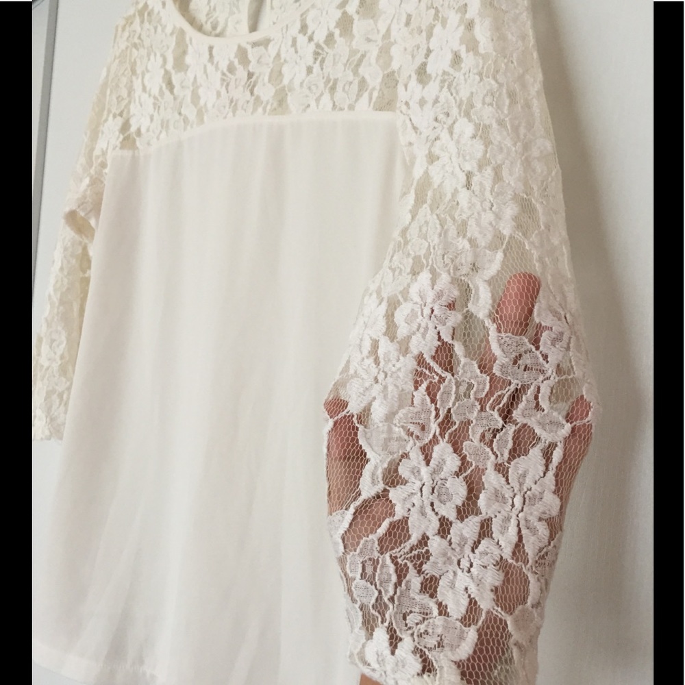 WHITE BLOUSE WITH FLORAL LACE ❤️
