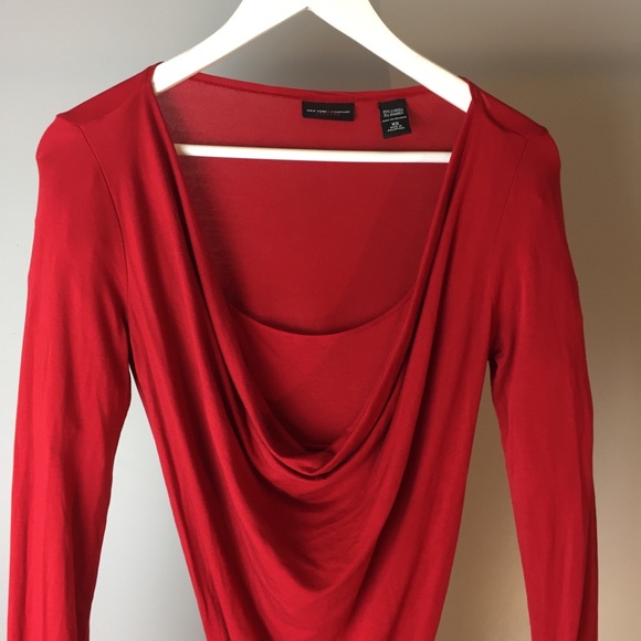 Red Tunic Length Top with Scoop Neck and Belt - Picture 3 of 3