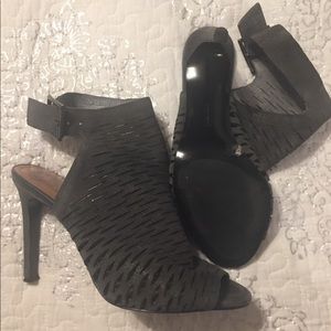 Vince Camuto shoes in like new condition!!