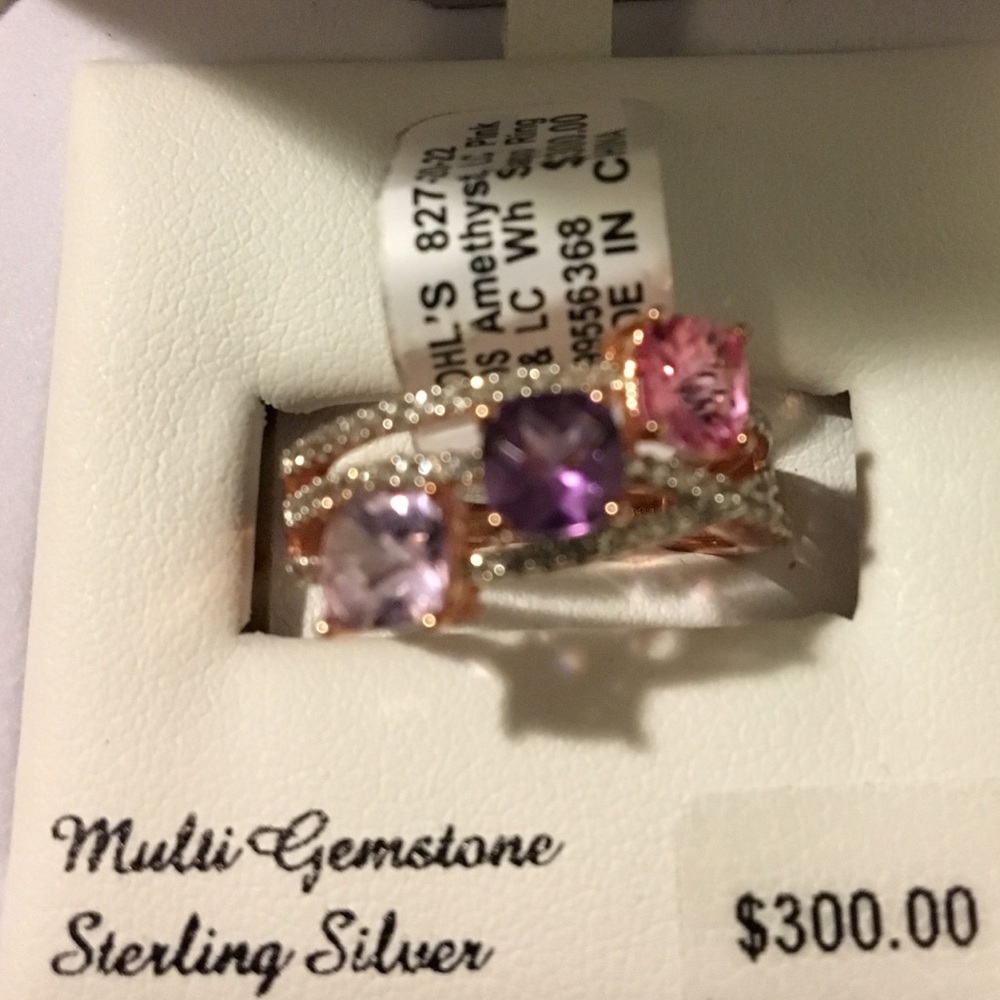 Beautiful ring NWT - Picture 3 of 8
