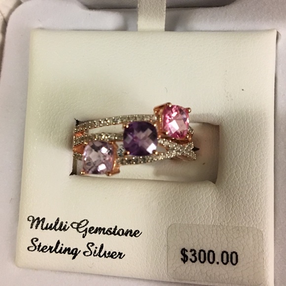 Beautiful ring NWT - Picture 1 of 8