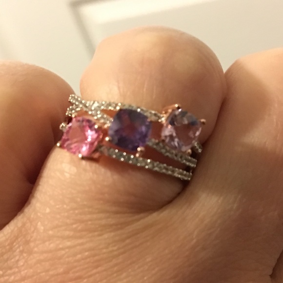 Beautiful ring NWT - Picture 4 of 8