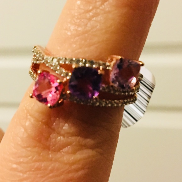 Beautiful ring NWT - Picture 2 of 8