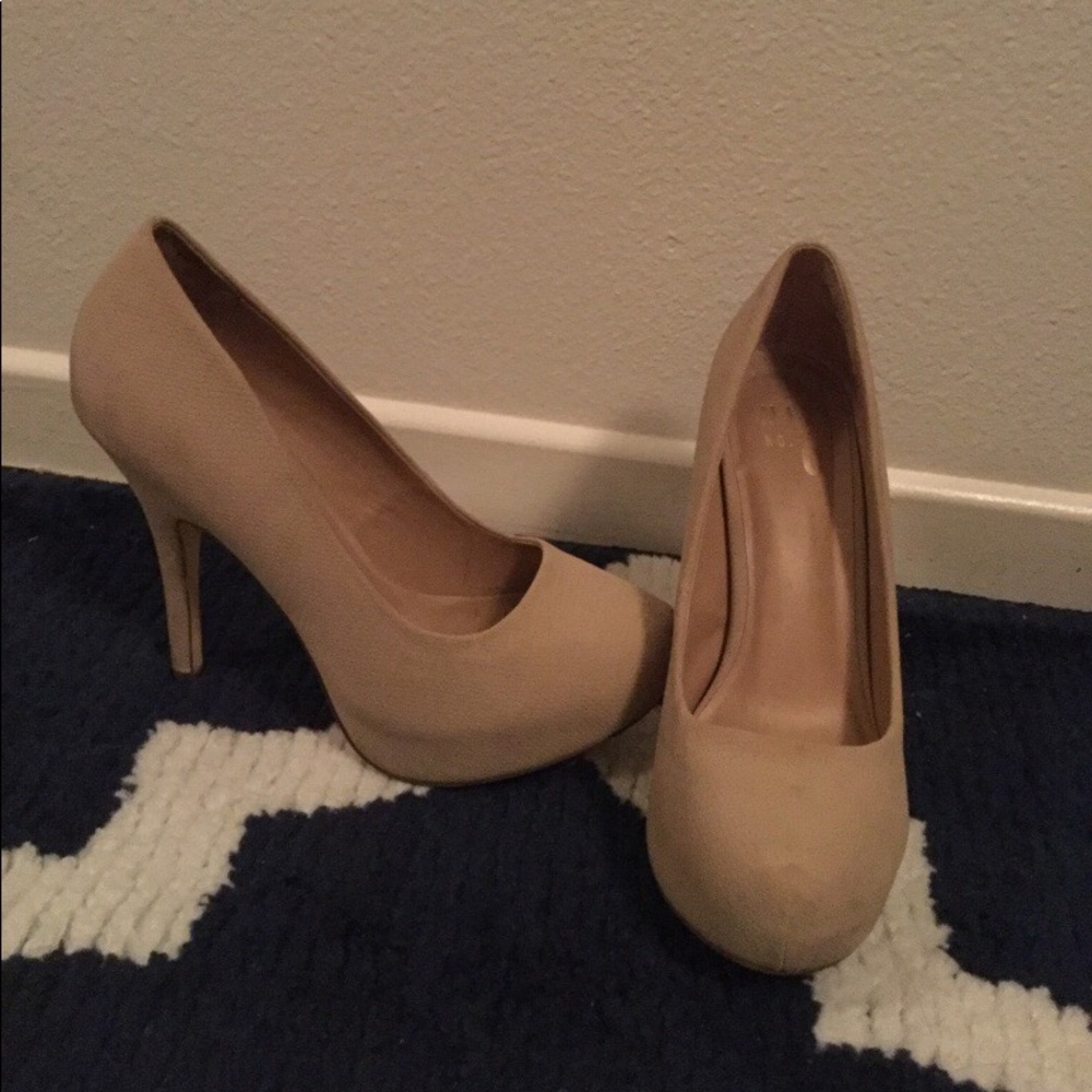 Nude suede pumps