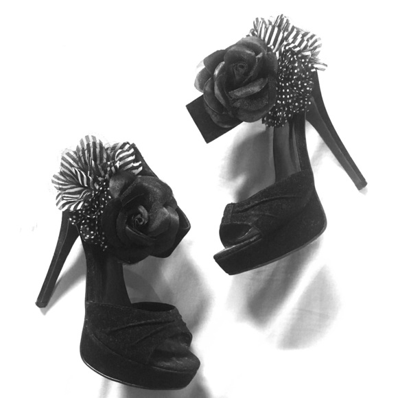 Black stiletto heel with strap - Picture 2 of 5