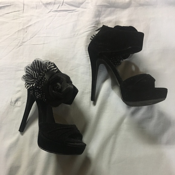 Black stiletto heel with strap - Picture 3 of 5