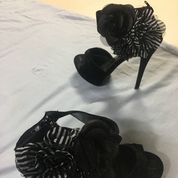 Black stiletto heel with strap - Picture 4 of 5