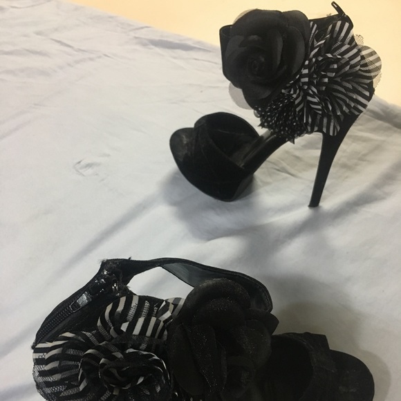 Black stiletto heel with strap - Picture 5 of 5