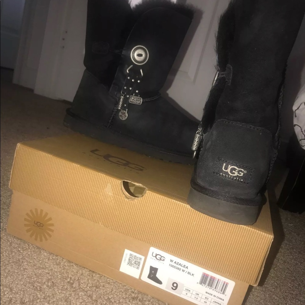 Azalea UGGS! Size 9.
