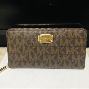Brand NWT MK Brown Signature XL Continent. Wallet