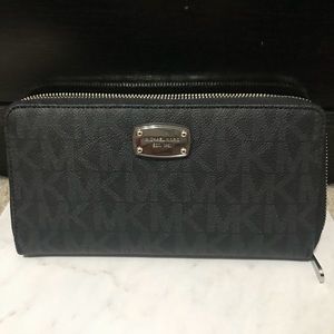 Brand NWT MK Black Signature XL Continent. Wallet