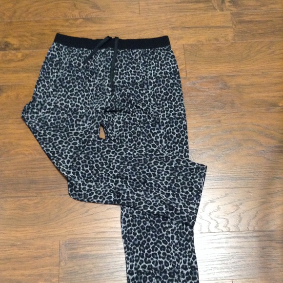 "The Snuggle is Real" Pajamas S-XL - Picture 4 of 7