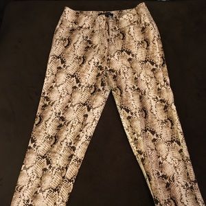White House Black Market slim ankle snake print 00