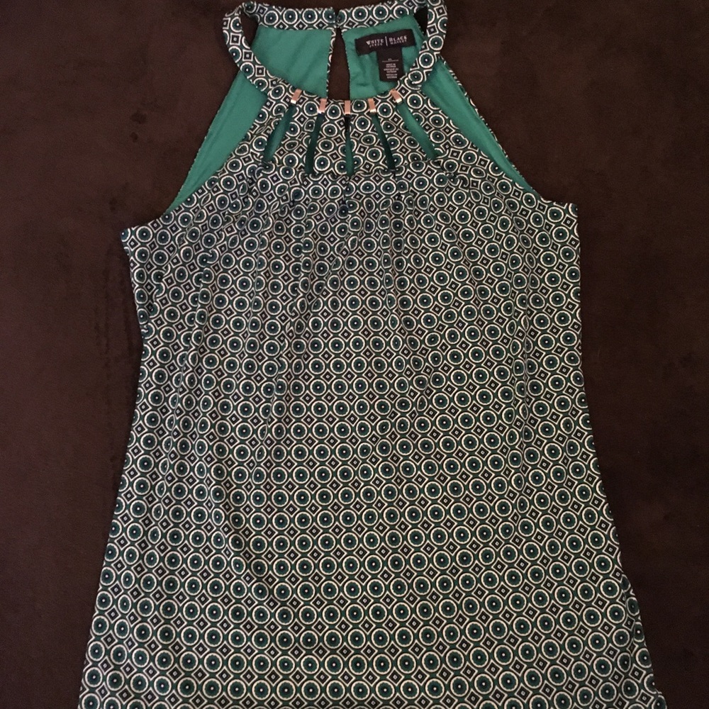 Beautiful White House Black Market top NWOT XS