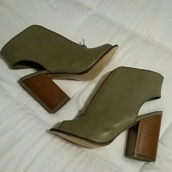 Shoes - Picture 2 of 6