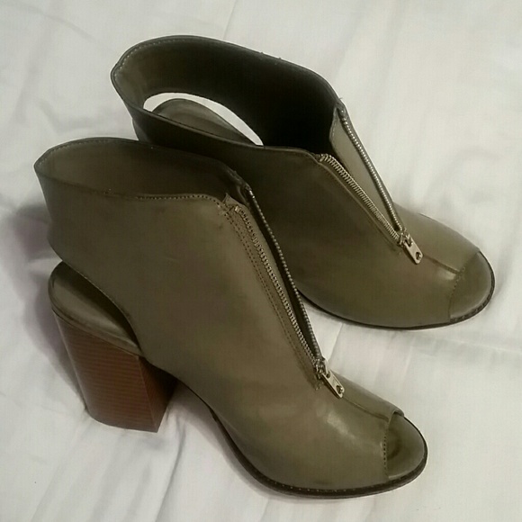 Shoes - Picture 3 of 6