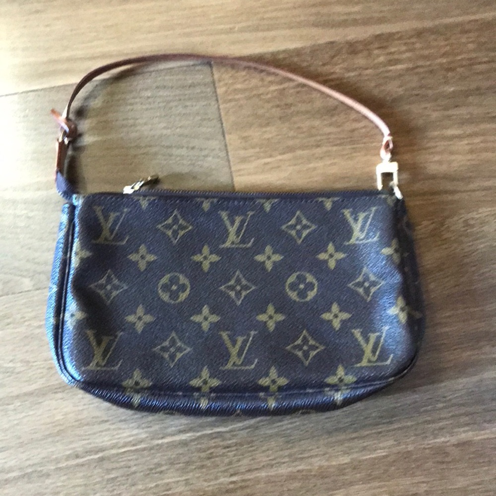 Small Louis Vuitton bag 100% authentic