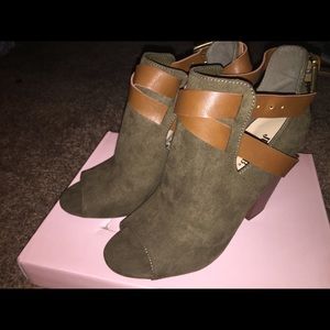 Just Fab Deneen Bootie- Size 8-Color- Olive
