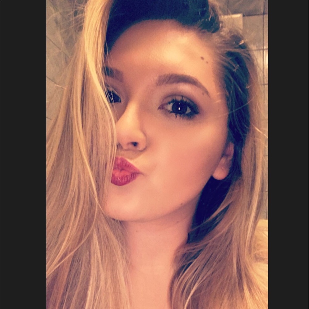 Meet your Posher, Alyssa