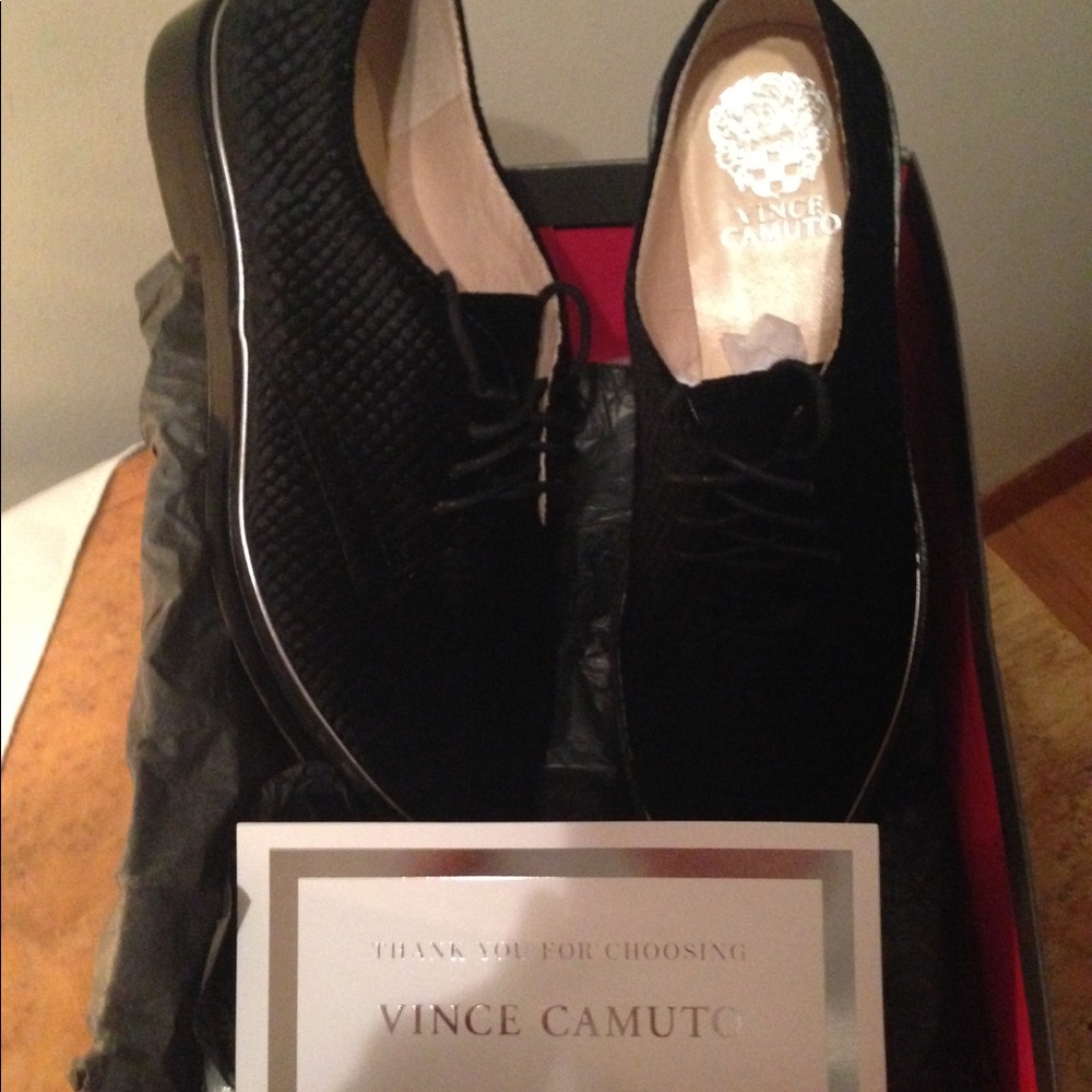 Vince Camuto velvet oxford
