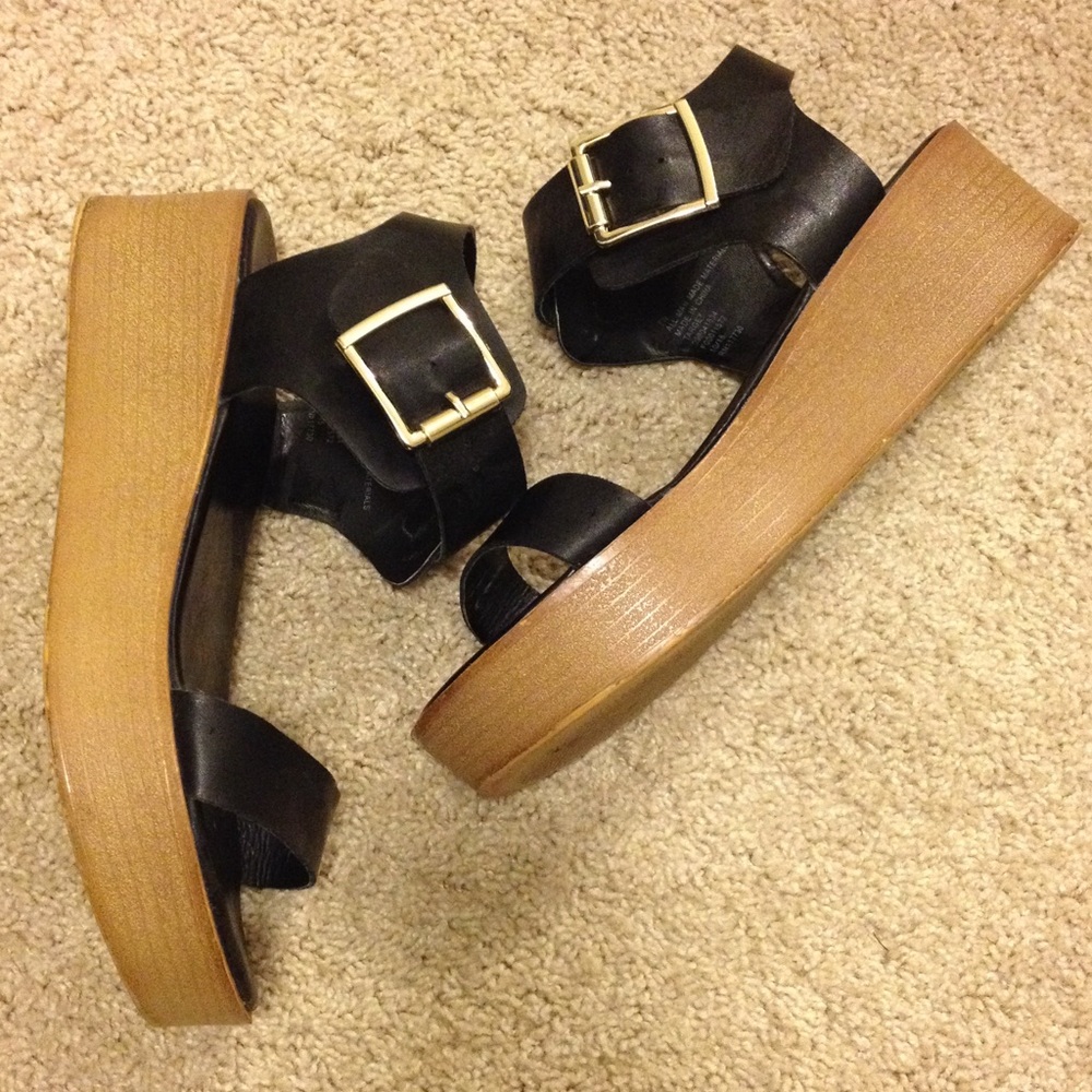 DECEMBER SALE! Platform sandal