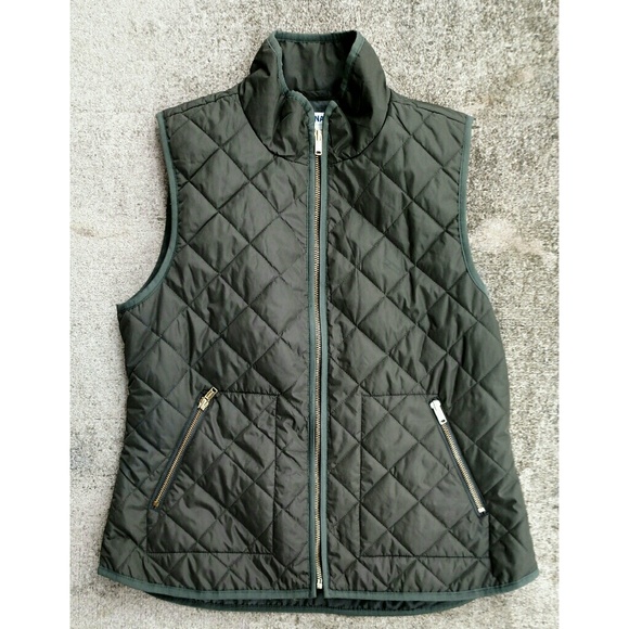 Old Navy Jackets & Blazers - Old Navy quilted vest. Medium