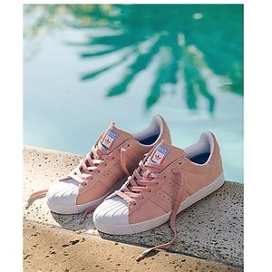 🎄NWT Pink Superstar Adidas