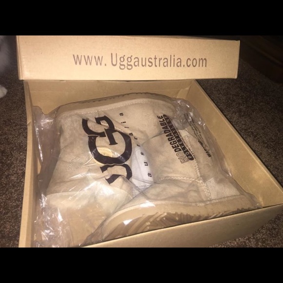 Bailey Button Ugg Australia Boots - Picture 4 of 4